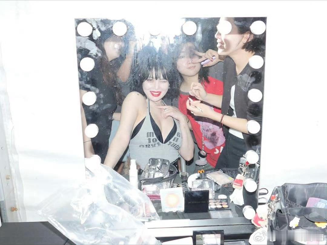 泫雅与经纪公司结束合作泫雅和ATAREA 结束合作了！不管以后签哪家、做什么，永