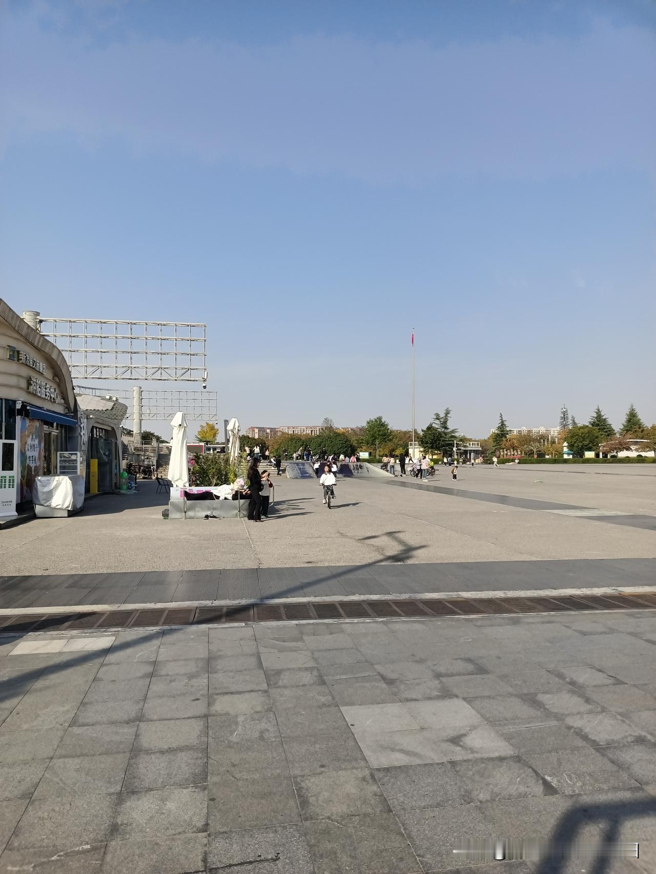 上联：山中易见千年树，求下联海里难寻金银珠。