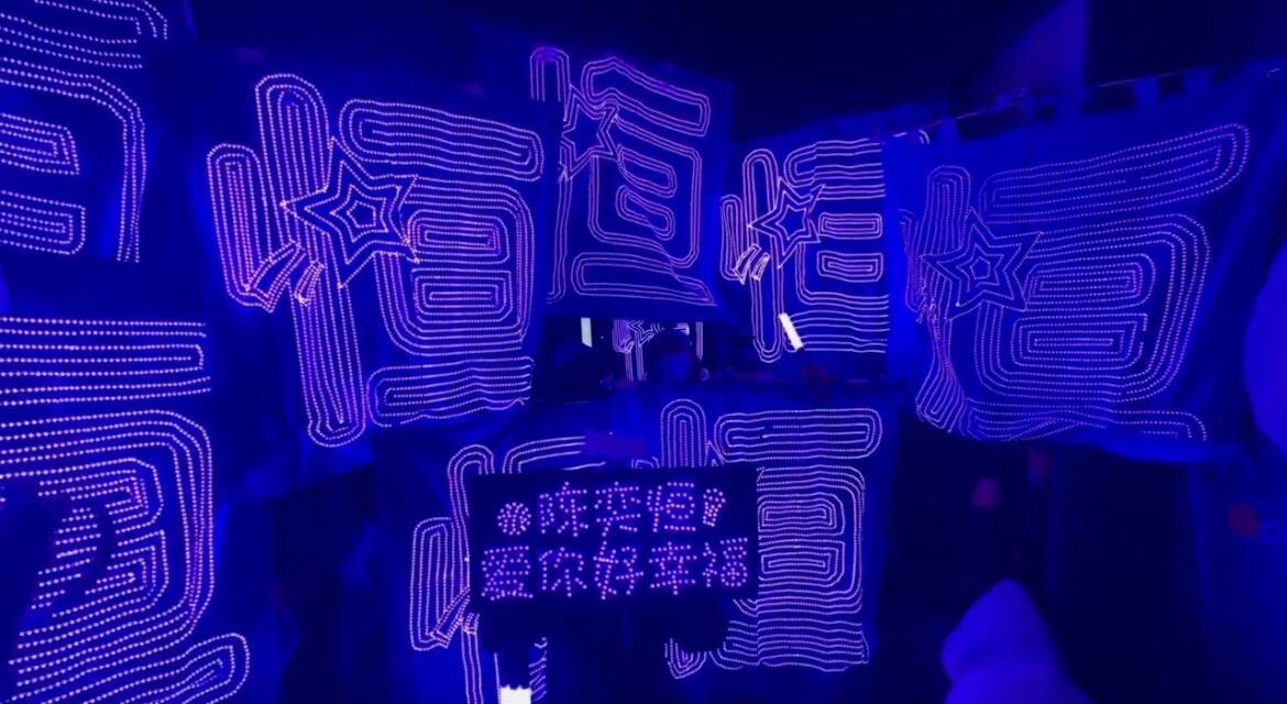 陈奕恒下班紫海陈奕恒在15岁的最后一天收到了粉丝送给他的紫海，太感动了吧，小狗的