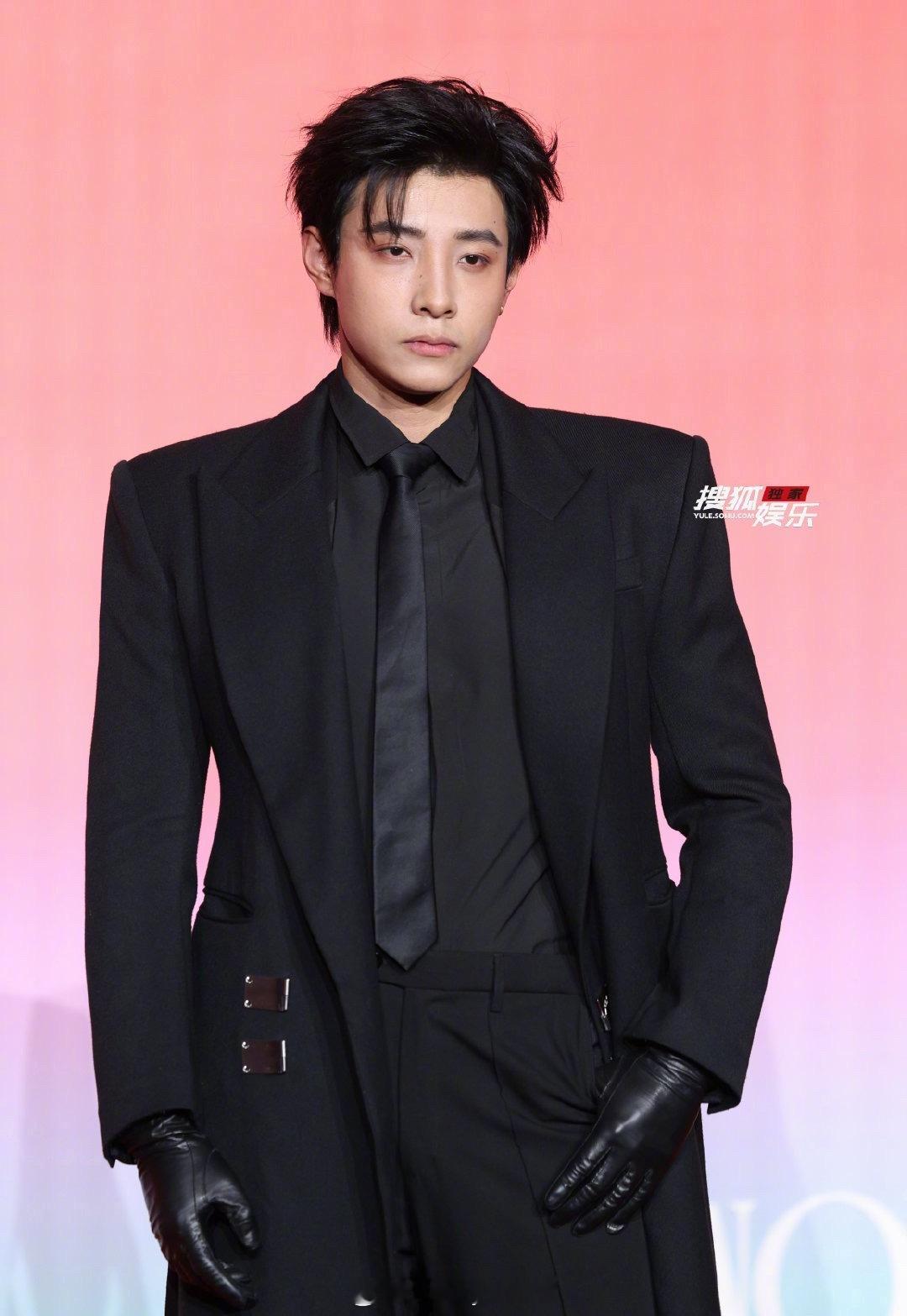 红果短剧年度大赏上的短剧男顶流们的生图，放在内娱算什么水平？能否跟长剧男主们一较