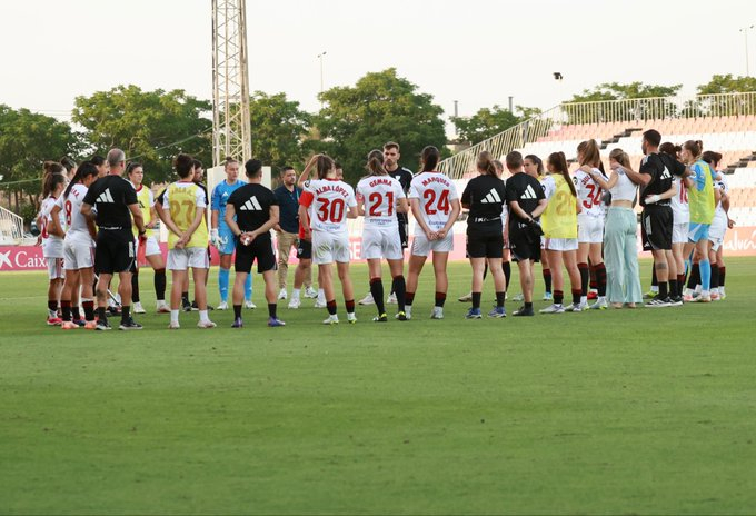 女足姑娘们全力为三分而战！🔥不留遗憾💪VamosMiSevilla⚪🔴 