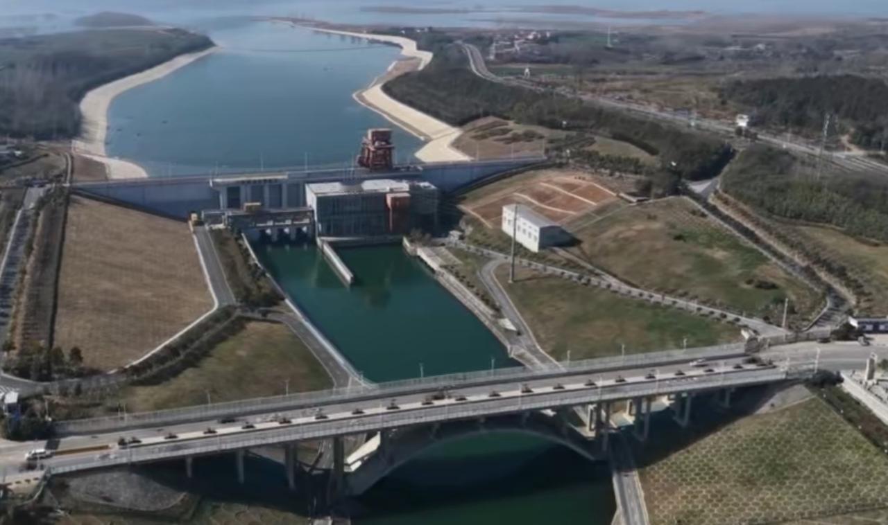 南水北调等重大引调水工程蜿蜒千里，将清水送往缺水地区。水利部推动受水区落实“节水