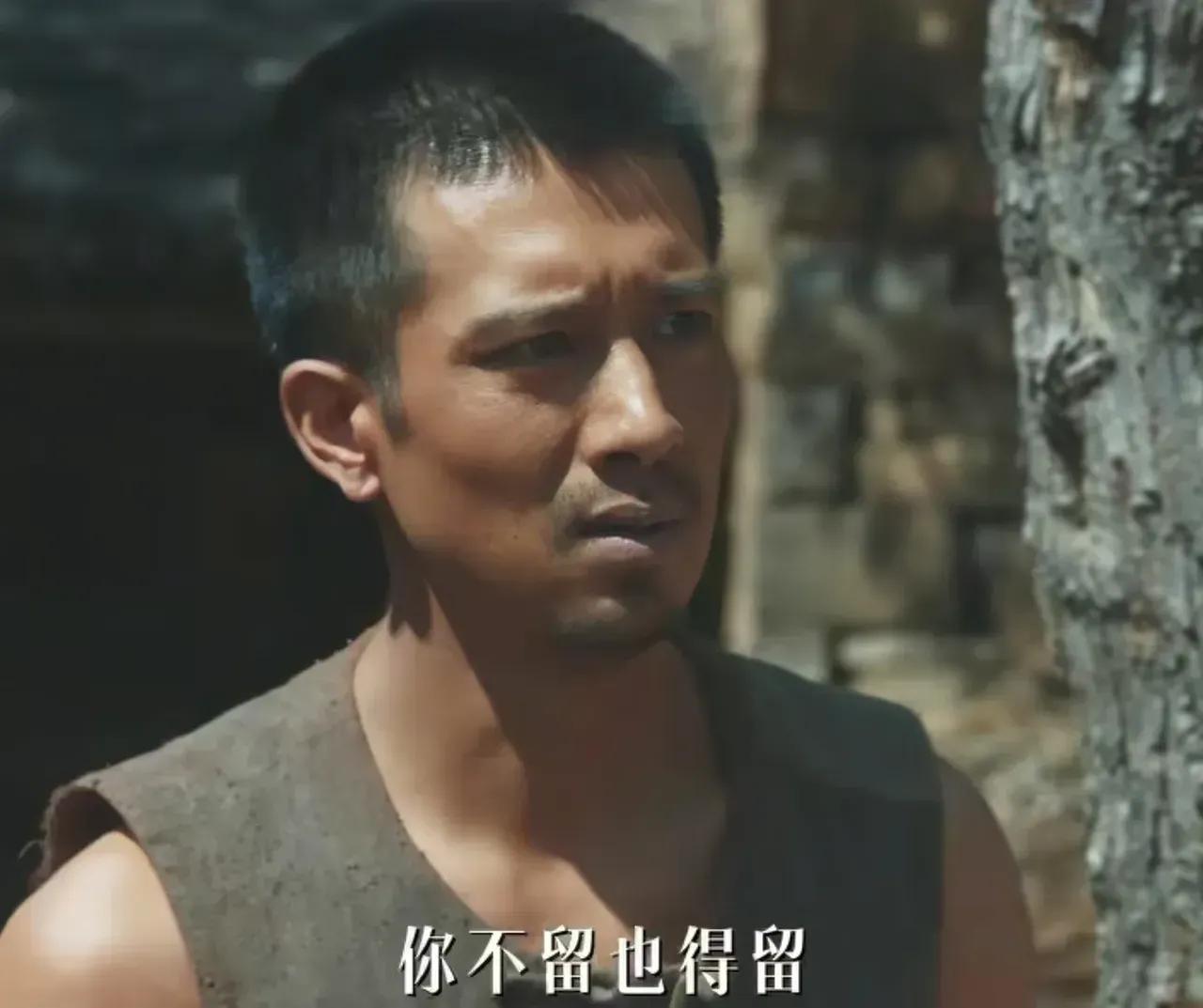 《生万物》里的铁头，那可真是个让人又爱又气的角色。

你说他轴吧，他那股轴劲儿有