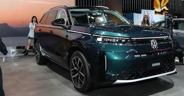 六座和七座SUV哪个更实用我觉得对于普通家庭来说，六座的SUV更实用，出去所带的