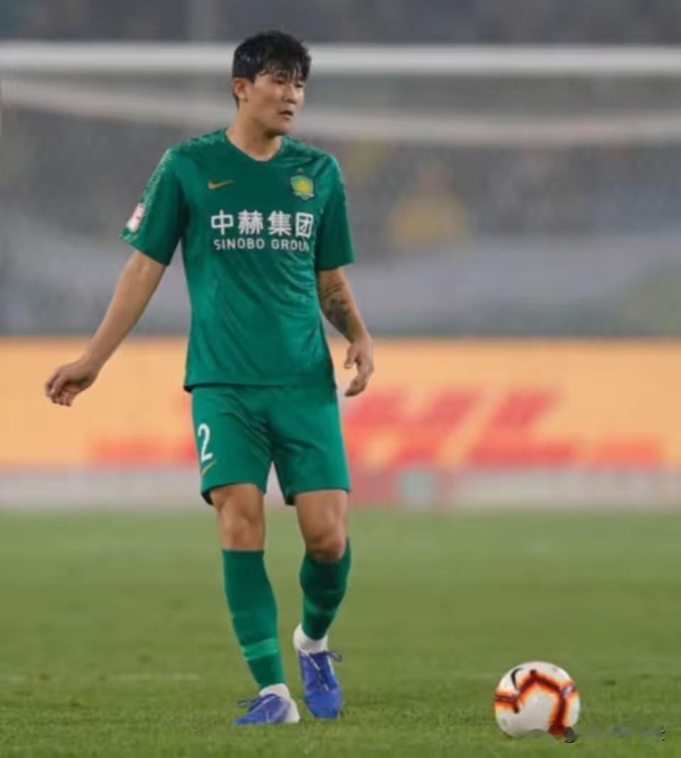 这哥们在北京国安能力不突出，去了欧洲却身价飞涨，看来在国安的时候不卖力[灵光一闪