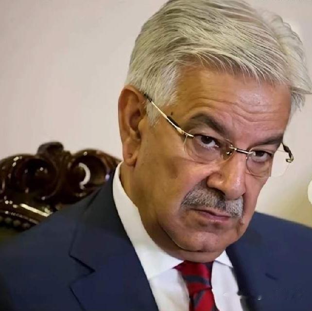 巴基斯坦国防部长阿西夫在社交媒体公开发表强硬言论。他表示巴方耐心已经耗尽，直接宣