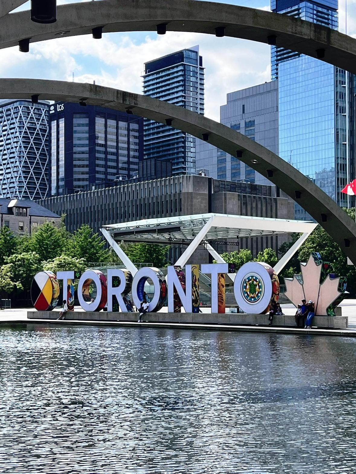 这个冬天有想去加拿大看雪的朋友吗？从结着薄冰的露易丝湖，到被雪覆盖的尼亚加拉瀑布
