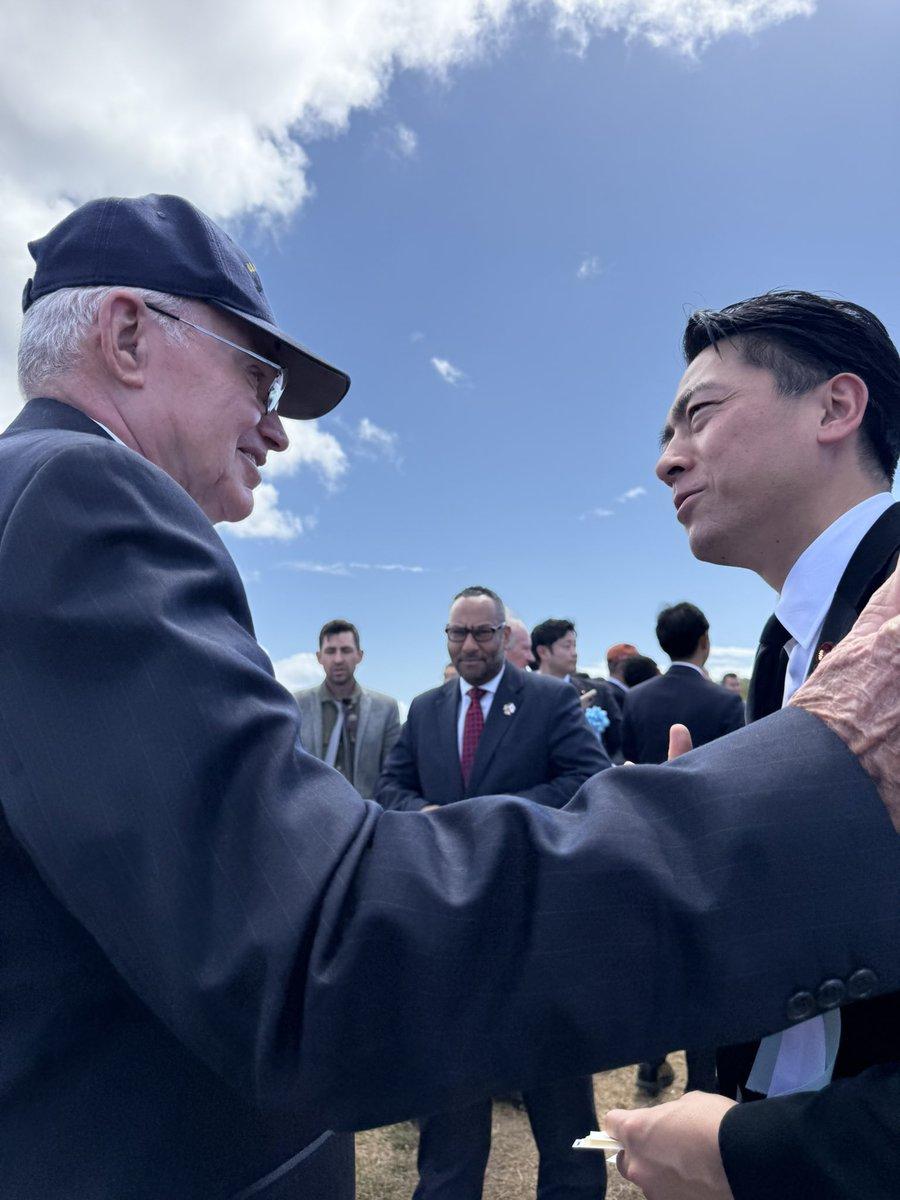 日本防卫大臣小泉进次郎：
美国硫磺岛协会副会长是一位前海军陆战队少将。这段经历让