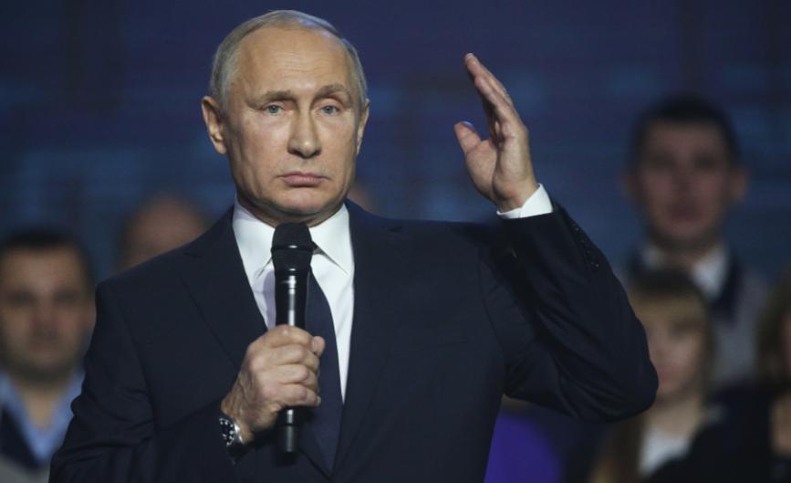 老毛子竟然开始找咱们借人民币了。
你没看错，不是美元，不是欧元，就是咱们兜里这红