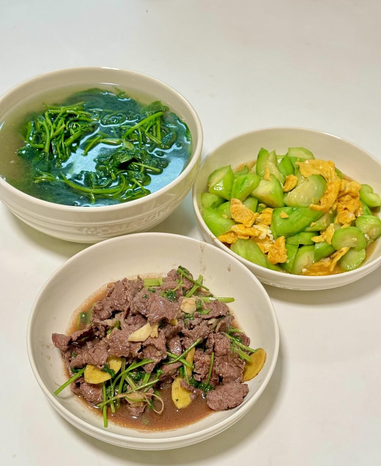 我发现六七十岁的老人有一“怕”。

怕浪费粮食、浪费东西。

我公婆就是这样，你
