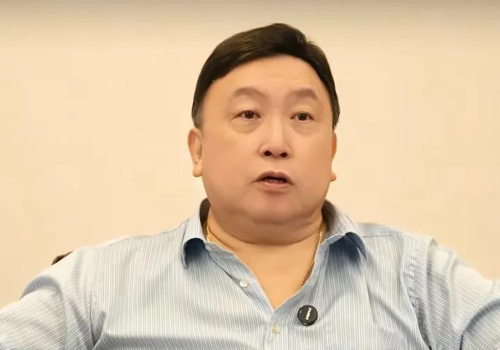 王晶，撕碎了银河酷娱最后的体面。

现在赵露思的事情闹得沸沸扬扬，老东家银河酷娱
