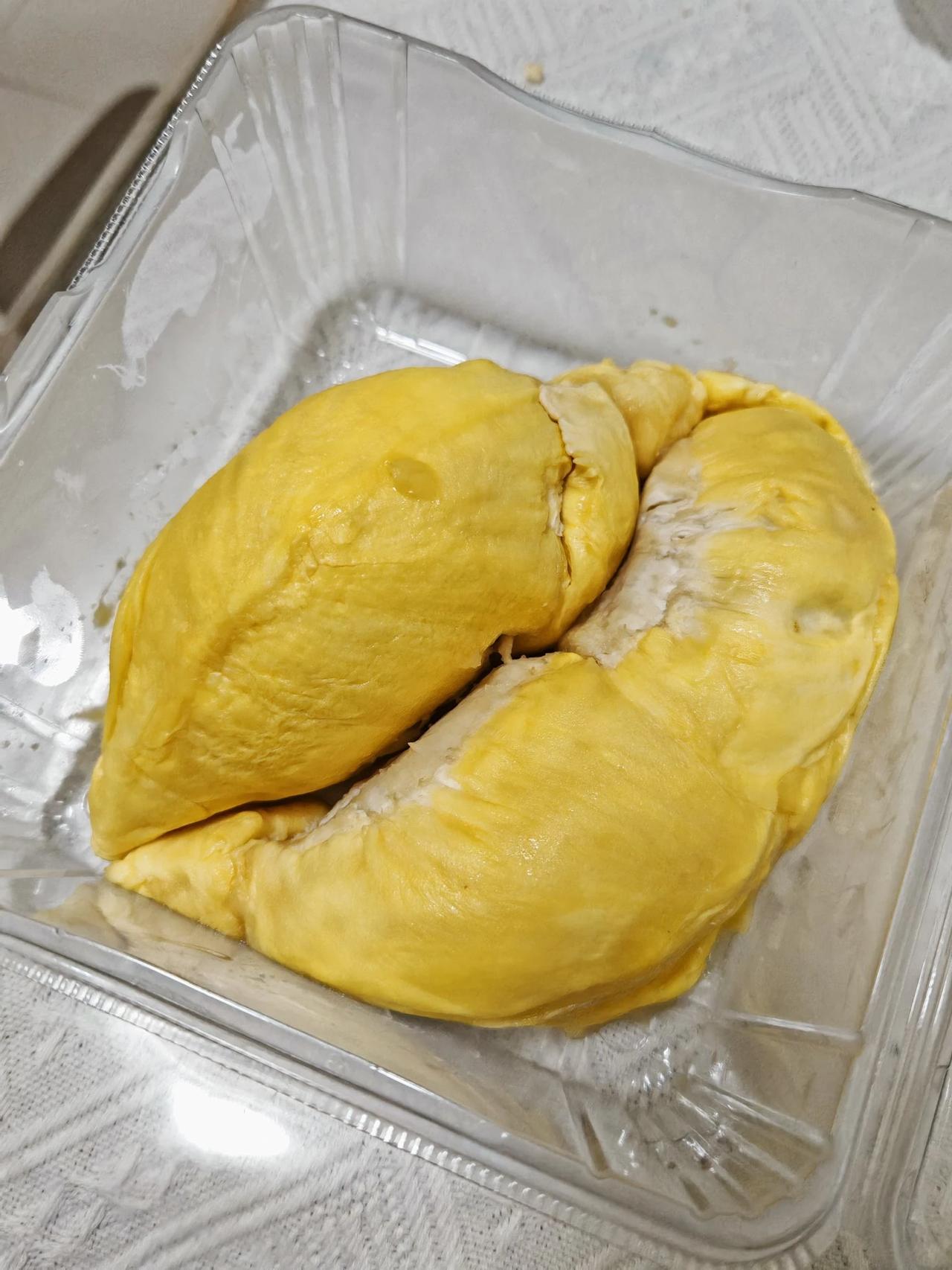 孩子馋榴莲已经好久了，今天花了80块钱买了一个，开出来还不错，有两房大肉！不过这