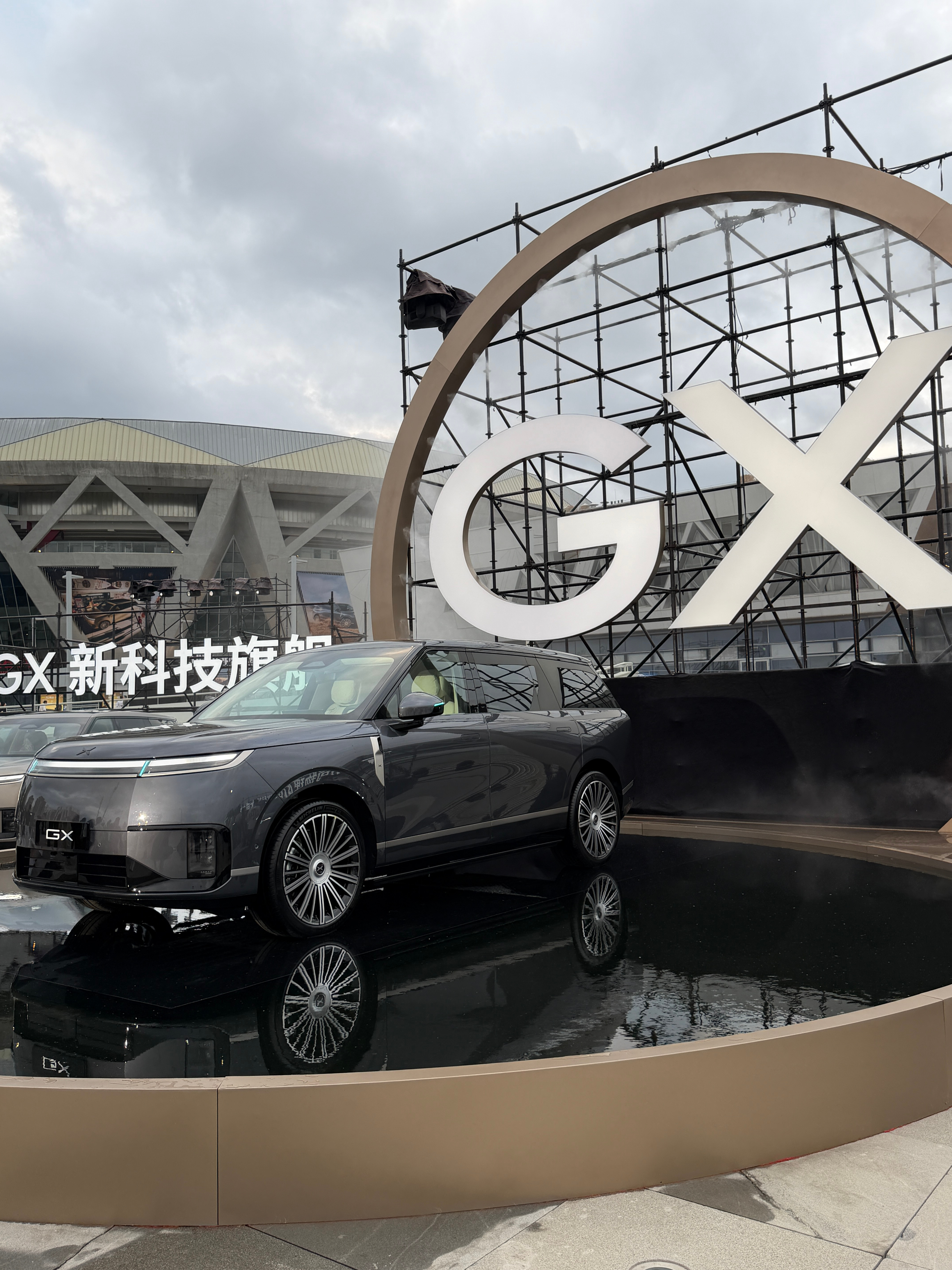 已到现场～当520撞上是小鹏GX正式发布，大家一起蹲蹲今晚发布会～ 北京·奥林匹