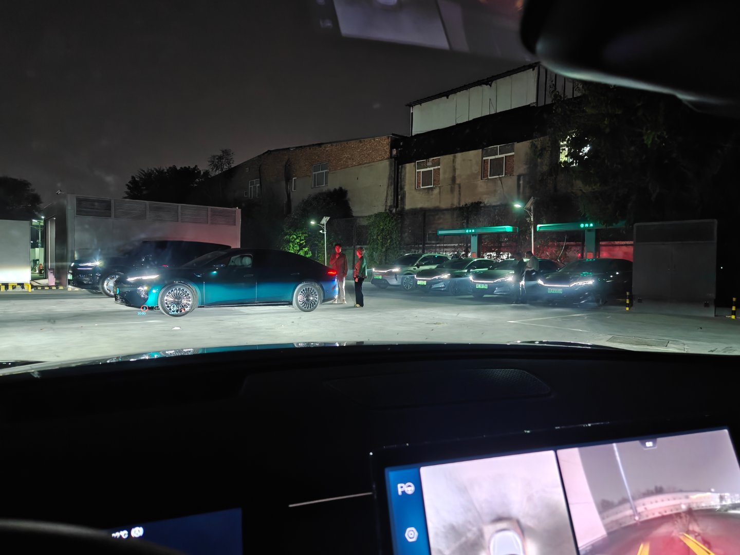 做迪系koc的第n天 前天晚上家门口的闪充排大队，我懒得排队就走了。本来想今天晚