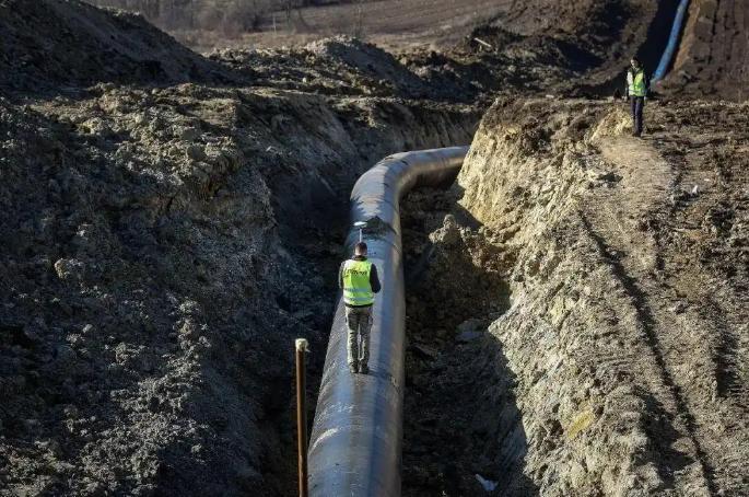 4月5日，匈牙利总理欧尔班宣布下午召开国防委员会紧急会议，因为塞尔维亚总统武契奇