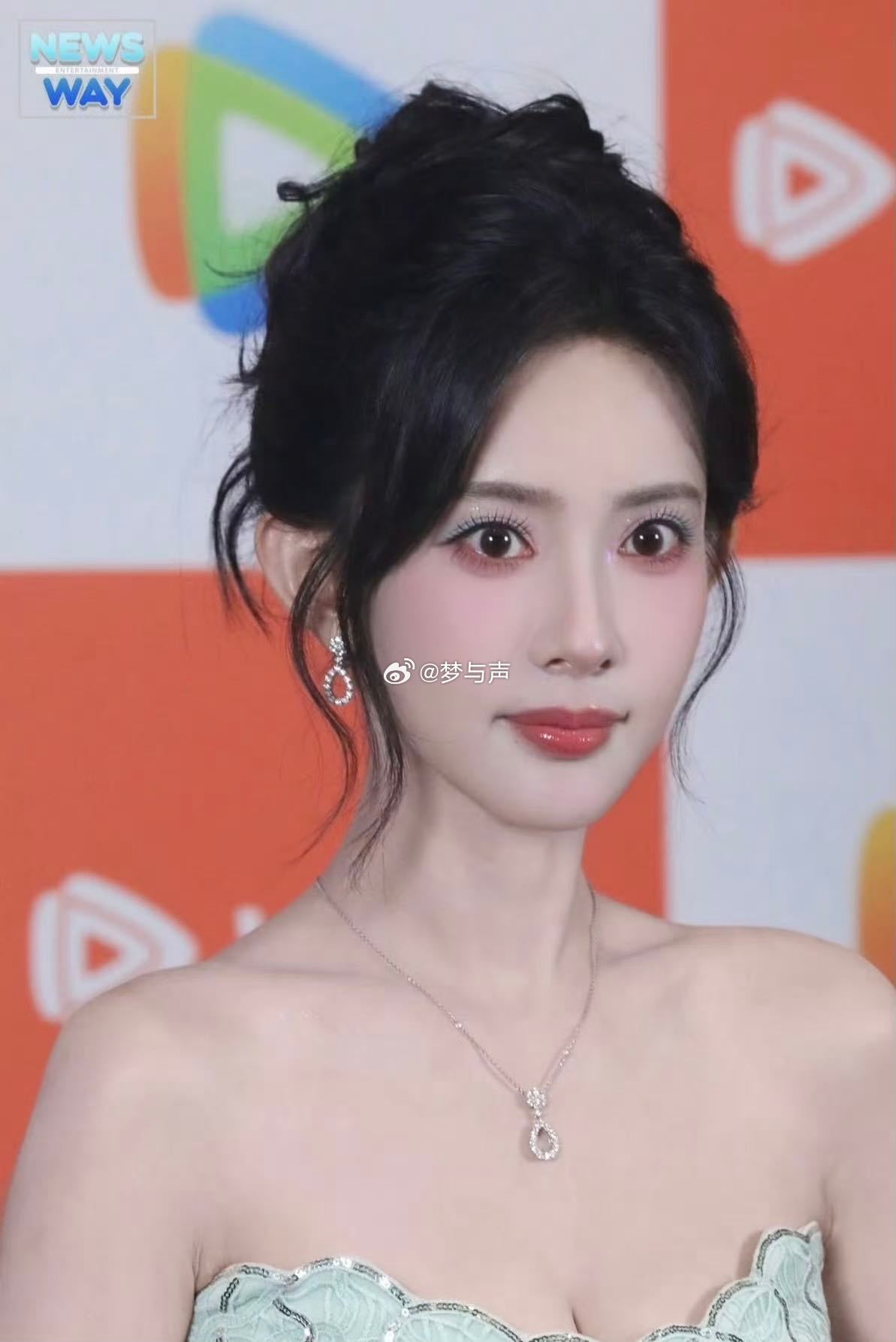 孟子义泰媒生图外网网友纷纷夸赞孟子义颜值，泰媒生图没有丝毫短板。松弛自然的状态，