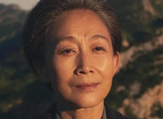 [中国赞]1971年，清华大学叶文洁背叛人类，擅自向太空中发射电波，8年后竟收到