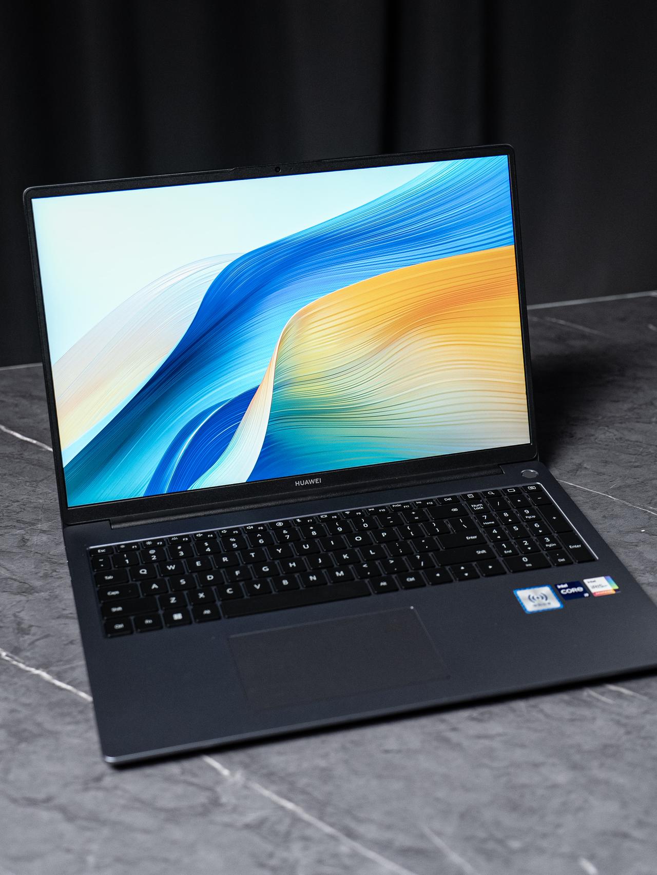给大家分享一组华为新款 MateBook D 16 大屏高性能轻巧本的图赏，虽然