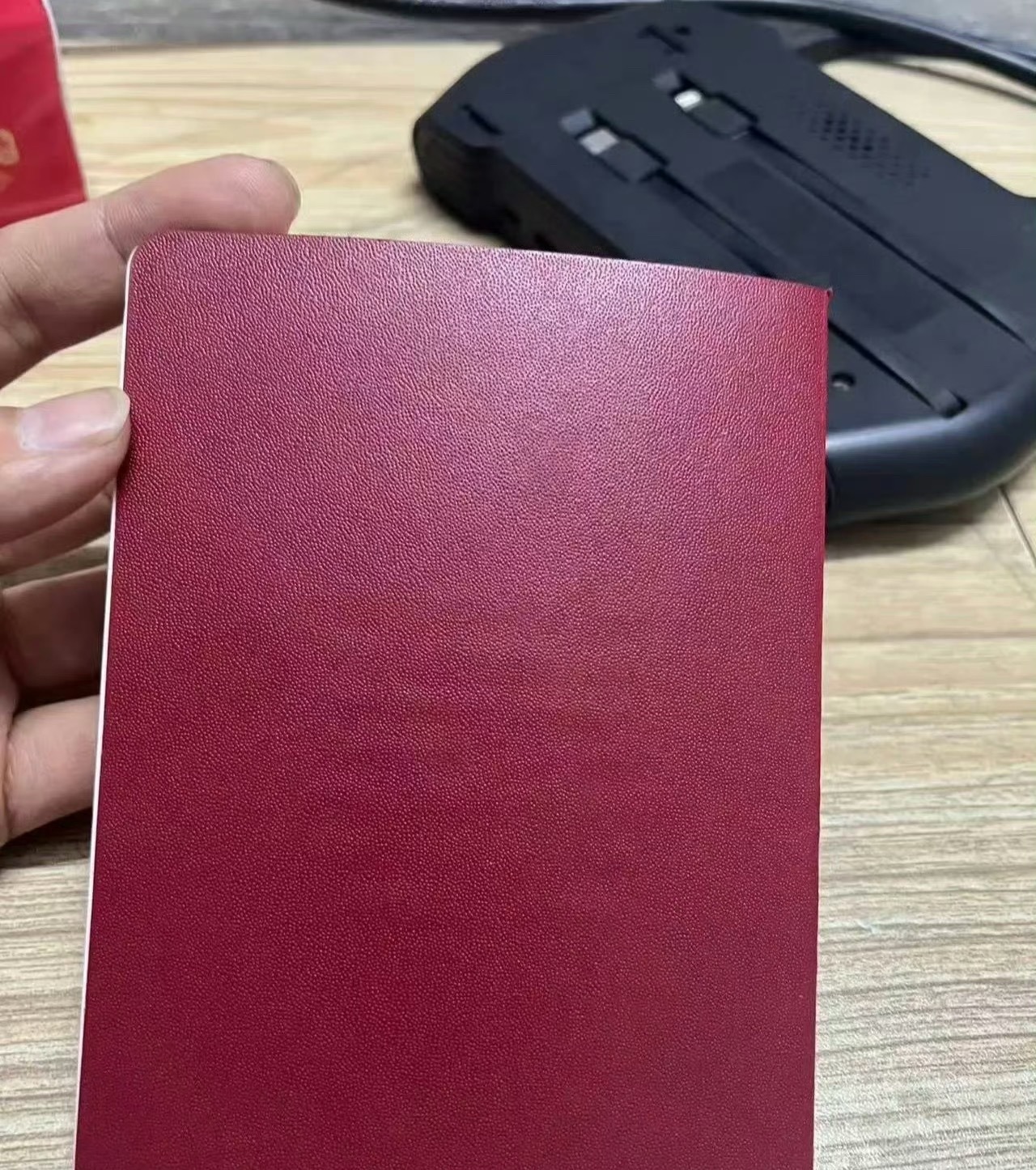 又get一个冷知识，结婚是为了幸福，离婚也是。虽然结束离开错的人是一件喜事，但仔