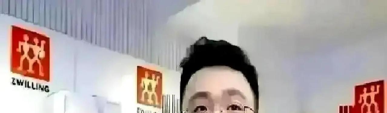 2800万人围观，宋丹丹突然擦桌子
 
她只出现40秒，一句话没说，却直接把流量