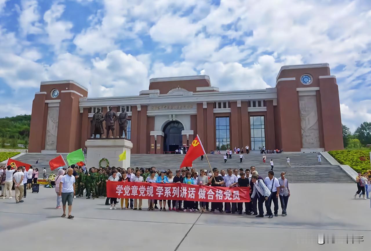 赓续红色血脉单位游客纷纷赴照金陕甘边革命纪念馆接受传统教育
作者:陈必成
   