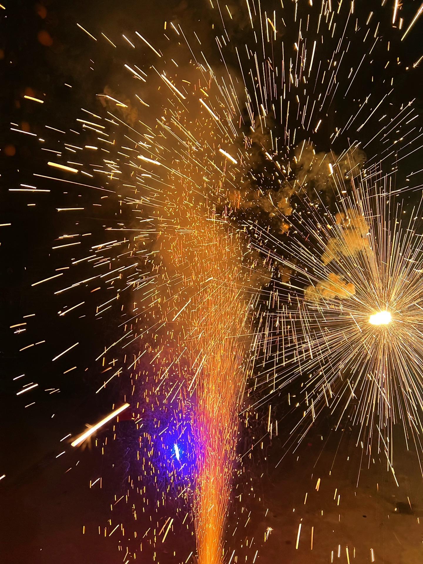 小朋友的快乐很简单，20块新年烟花🎆的绽放，可以快乐好久~