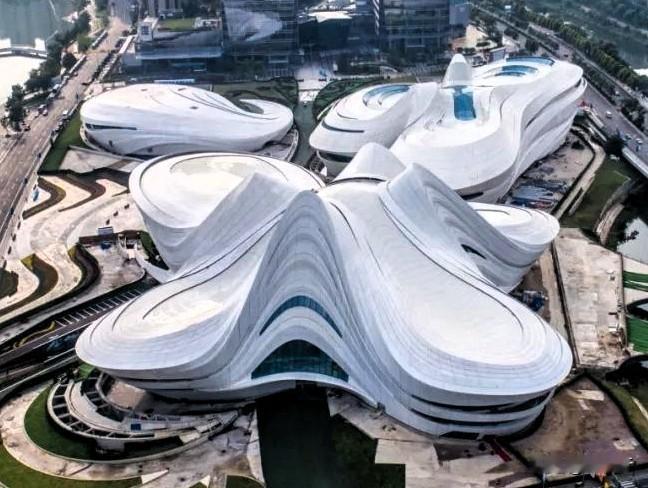 长沙国际文化艺术中心，总投资28亿元，建筑面积12万平方米，包括大剧院和艺术馆两