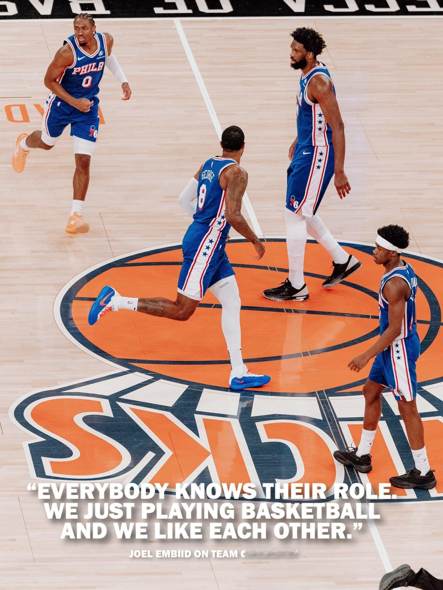 乔尔·恩比德采访时谈及球队化学反应——“每个人都知道自己的角色。我们只是享受打篮