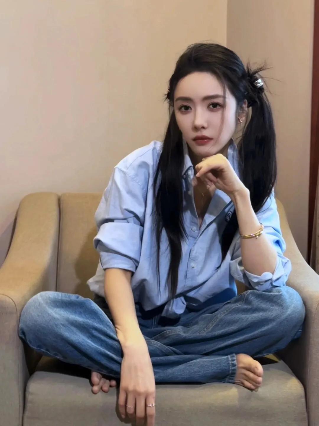 第三招就是蔡文静出道以来最丑的一张照片