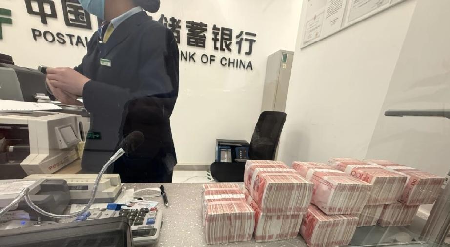 人到中年，要听劝
一定要存钱！

如果你手里能攒下30万，那它就是咱中年人的定心