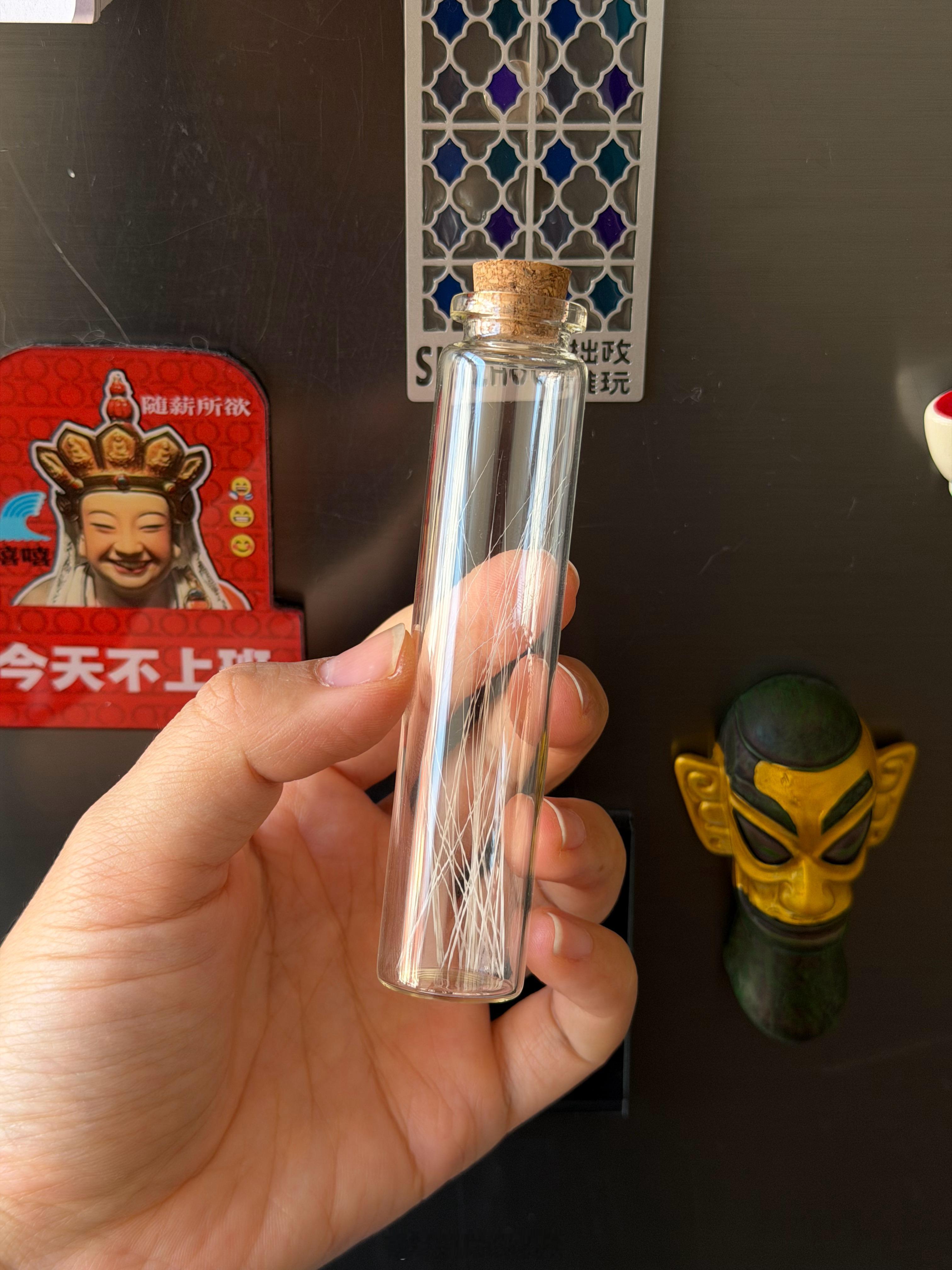 人在熬夜的时候总能在pxx买点儿便宜又没啥用的小东西比如这个老式日历📅比如这个