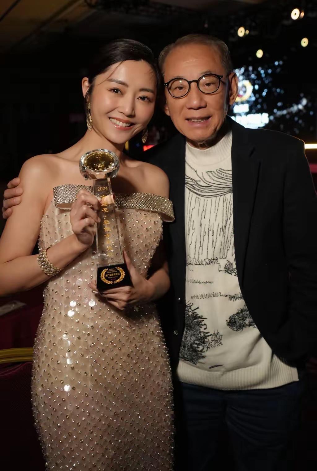 影后卫诗雅的演艺之路多少还是挺励志的啦！

1984年，她出生在香港的公屋，中学