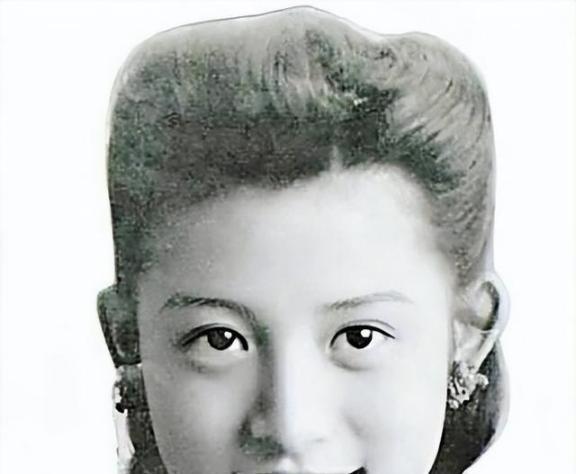 1937年， 马步芳 娶女红军黄光秀为妾。黄光秀找借口要换伙夫，新伙夫却是她的同