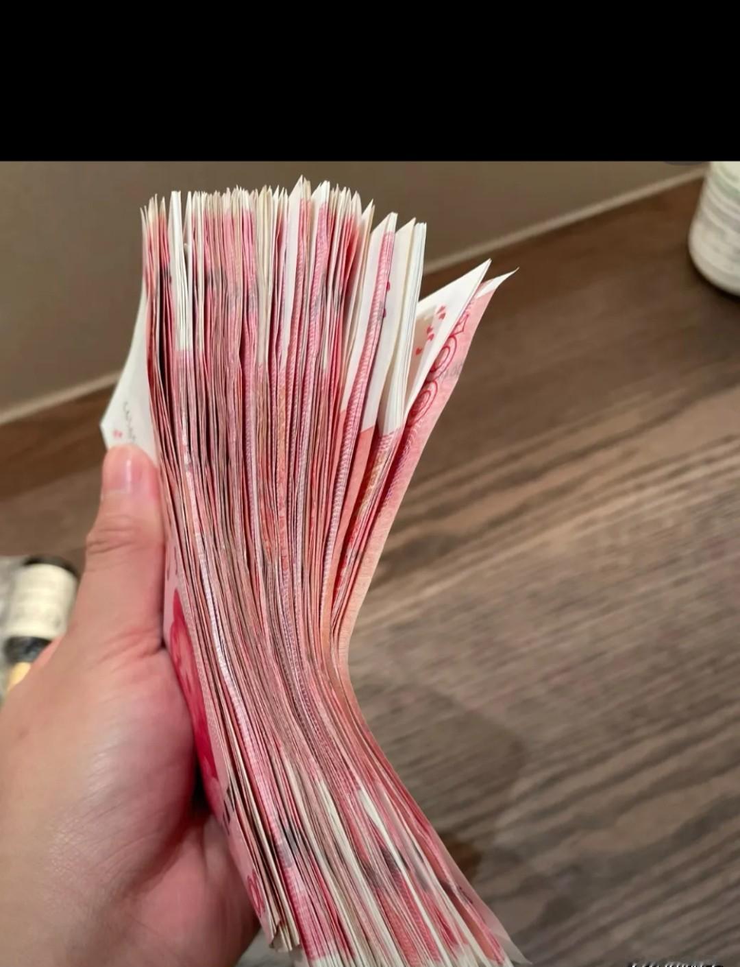 鞋厂一天50块，超市稍微高点。
一个车间里剪线头，一个货架前招呼人。
俩工作，一