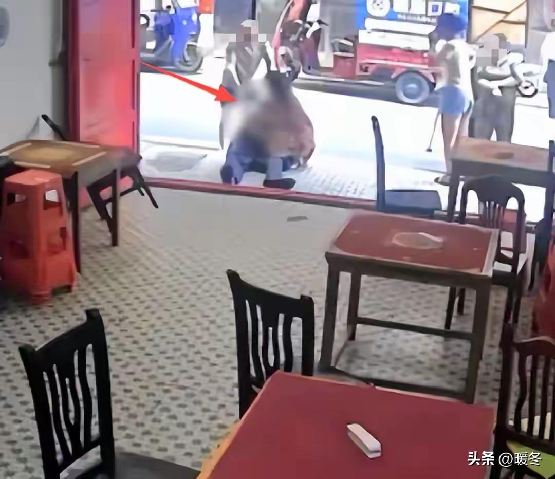 好心收留老人歇脚施救，反被家属索赔十万，女店主连日寝食难安受尽委屈。
 
这名女