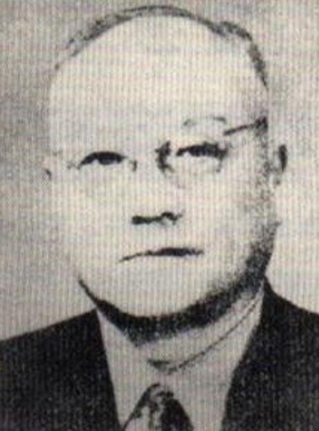 1946年，被老蒋下令“永不录用”的徐恩曾在黄埔江边闲逛，看到打捞的船只，突然福