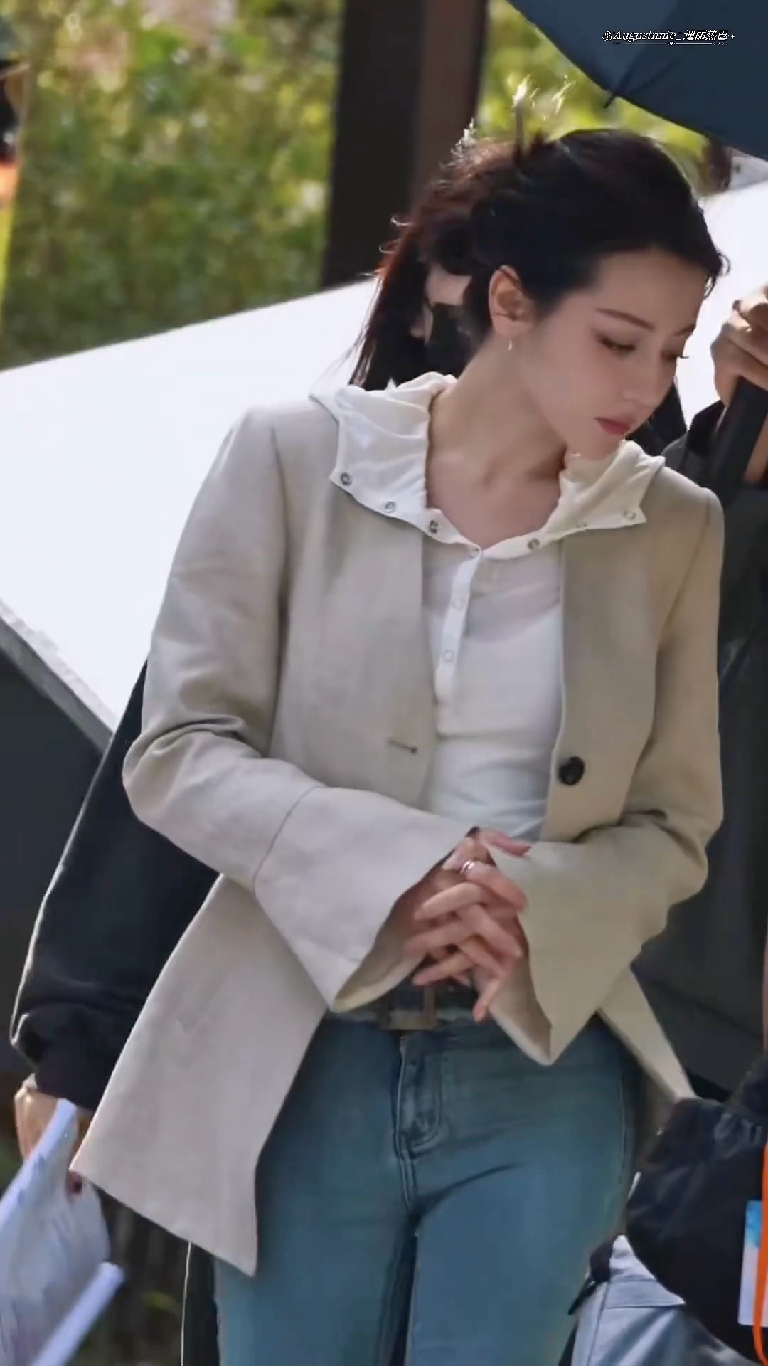 迪丽热巴卫蓝路透这就是我心目中的都市女[微风]迪丽热巴卫蓝路透 ​​​