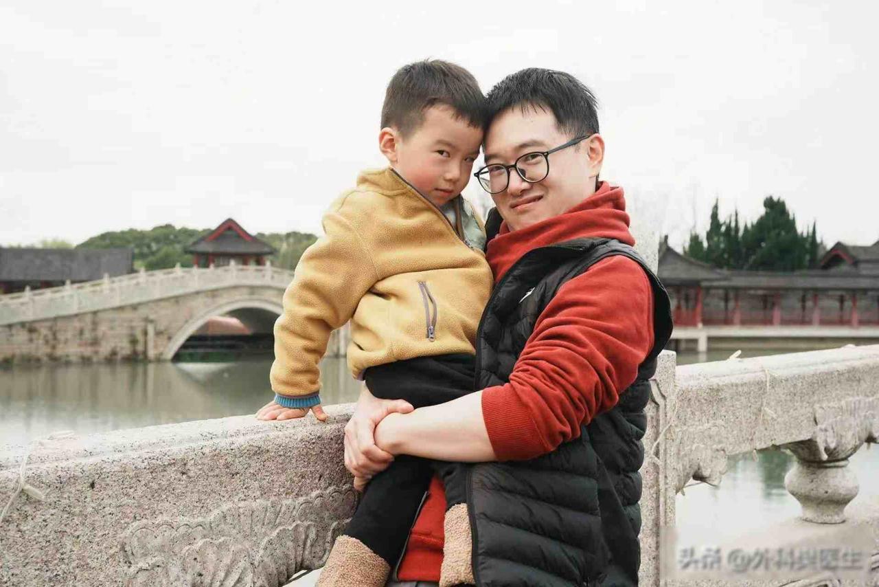 前几天门诊碰到一个很奇葩的病人，讲话很冲，思维方式也和正常人很不一样。


那天