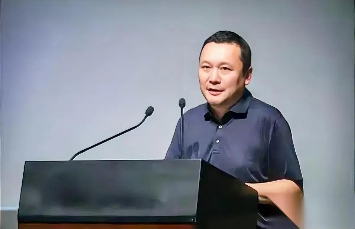 这位北大副校长

才判了8年

你先别急着喊判轻了，捋完他的履历你只会觉得可惜。