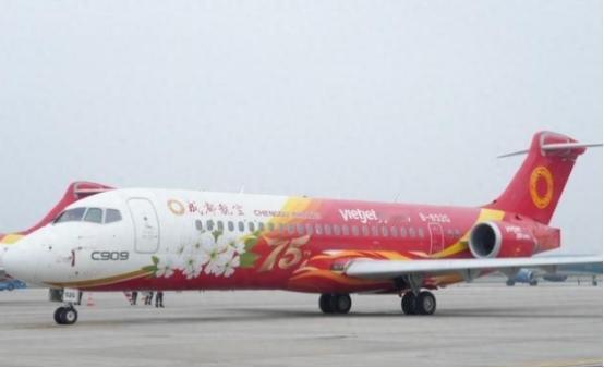 咱家的 C909，在越南飞了半年，租期一到，人家没续，飞机就这么飞回来了，很多人