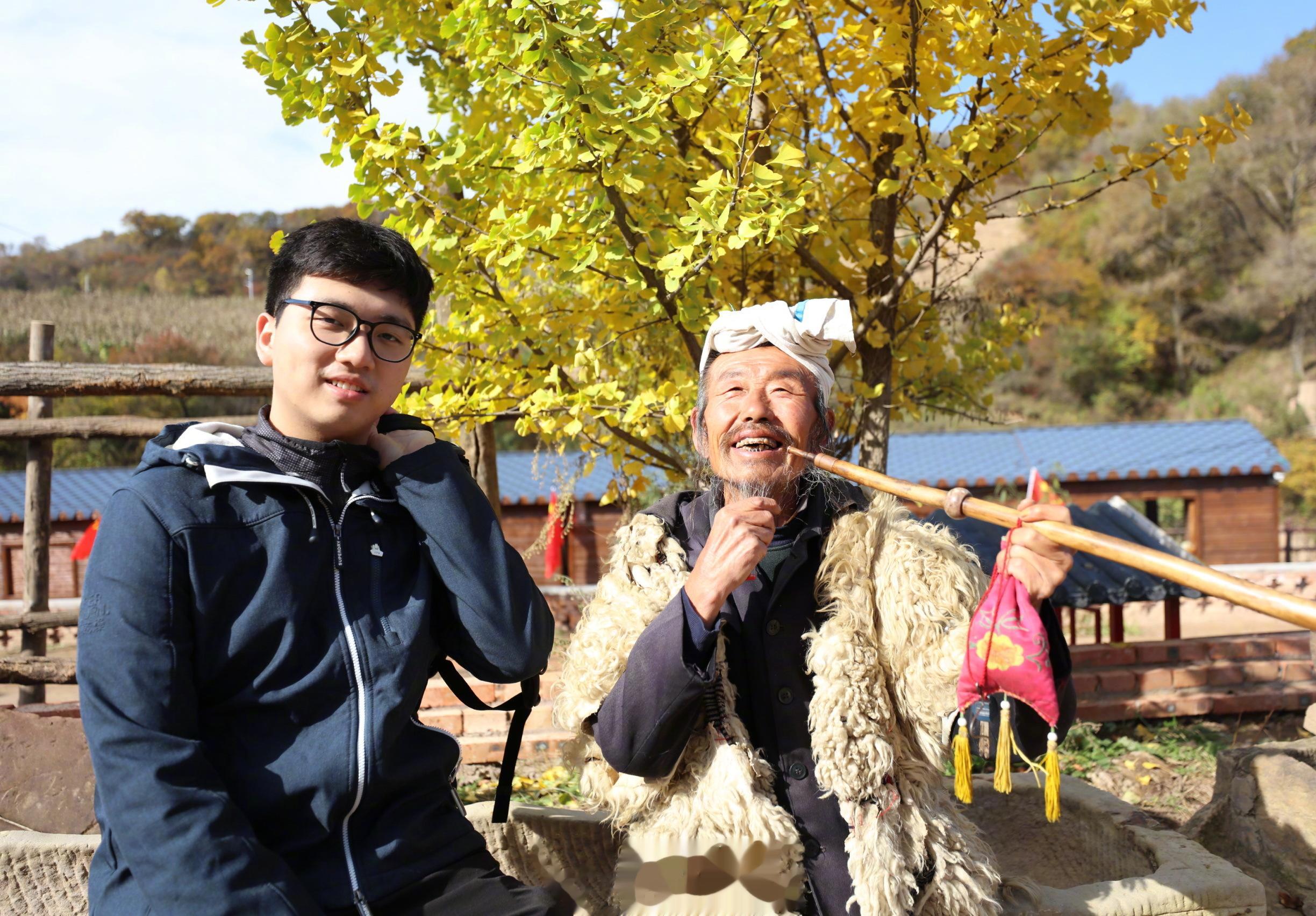  世上最快乐的旅行，莫过于从不曾相识相见，至能对彼方相知相熟，旅行不是日常柴米油