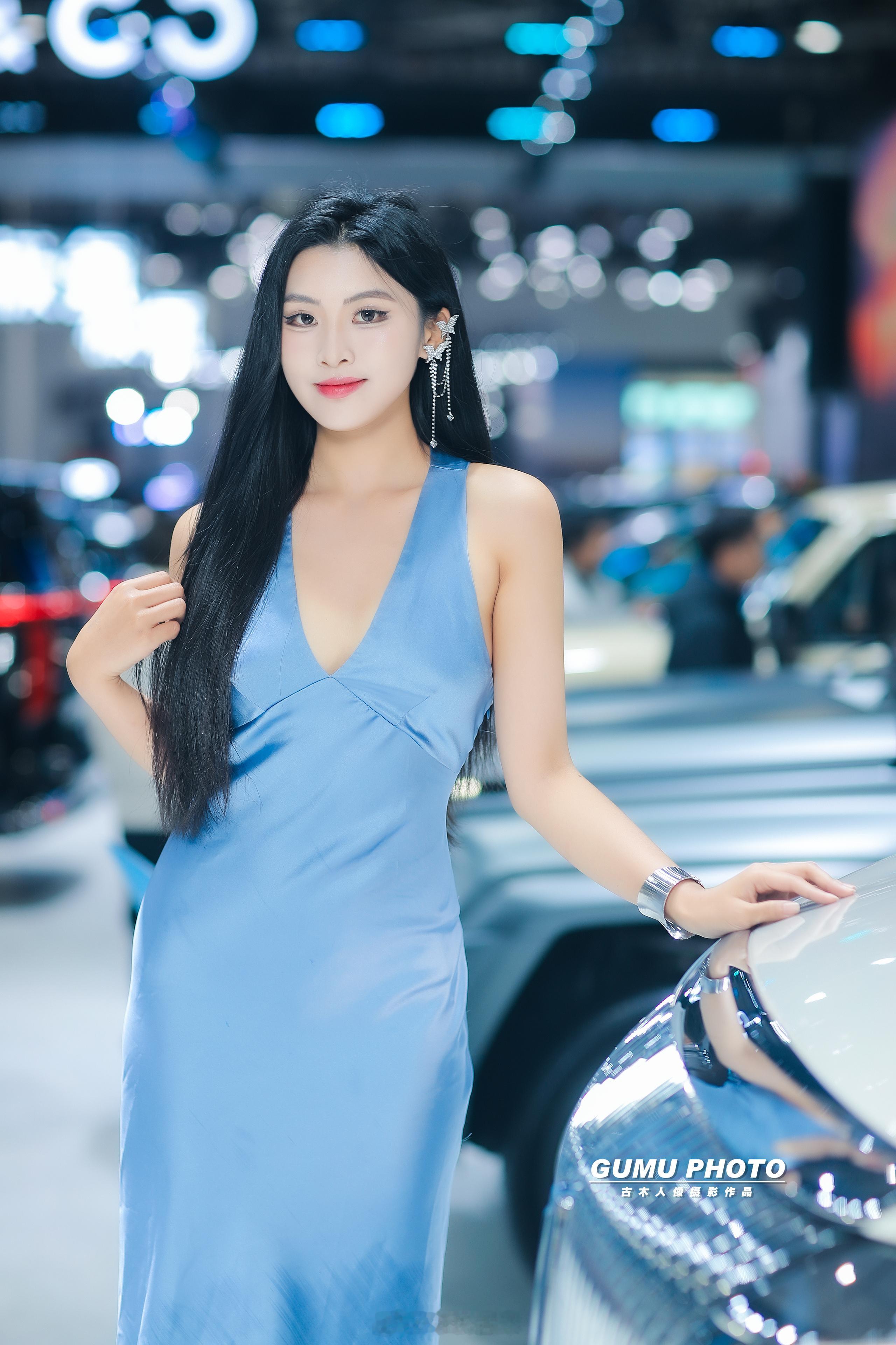 2025贵阳汽车文化节长城汽车展台模特小姐姐。2025贵阳汽车文化节第十五届贵阳