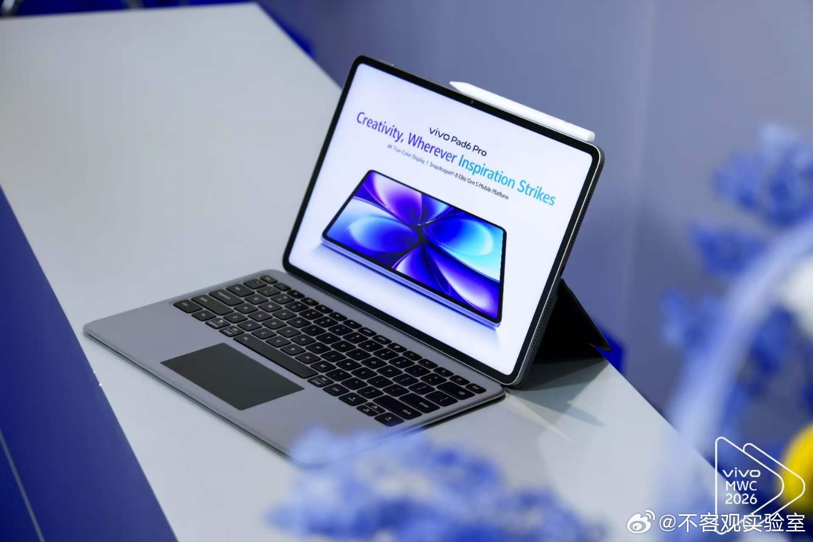 vivo Pad6 Pro 今天也正式亮相 MWC 了。行业首发 4K 原彩屏，