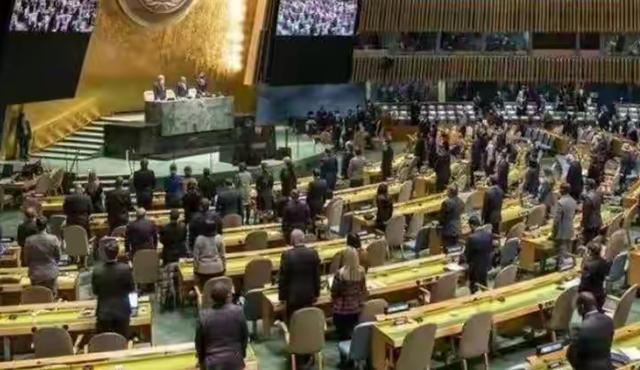 伊拉克这边直接放话了，不出几天，伊武装部队就要全面接管阿萨德空军基地！这手操作快