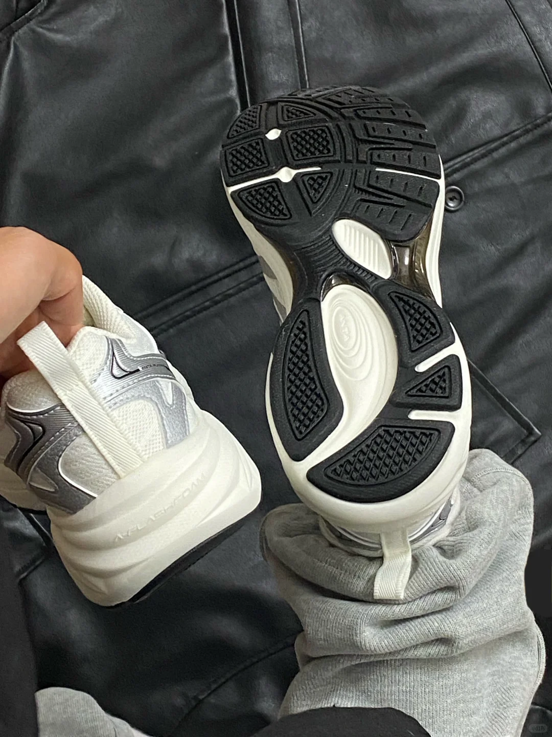 🌪️自带y2k千禧感！安踏AT2000复古跑鞋～