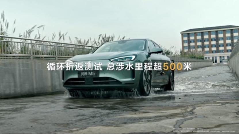 多孩家庭用车求安心，问界M5测试成绩让人更安心
家里有两个孩子，日常送上学、兴趣