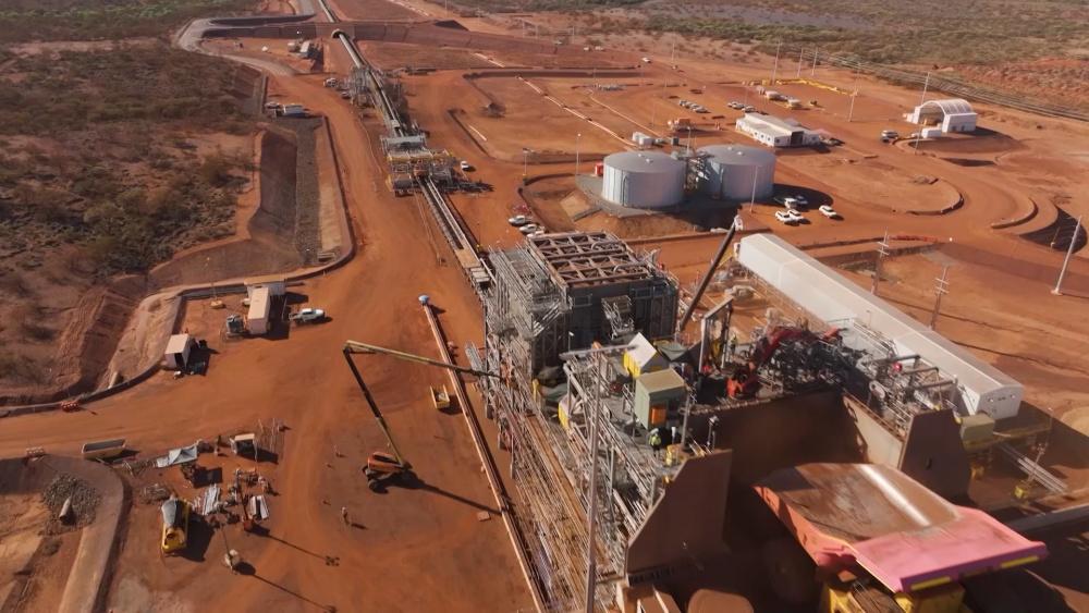 中国铁矿石供应链新的里程碑。
30日《彭博社》报道，澳大利亚力拓和福德士河两家全