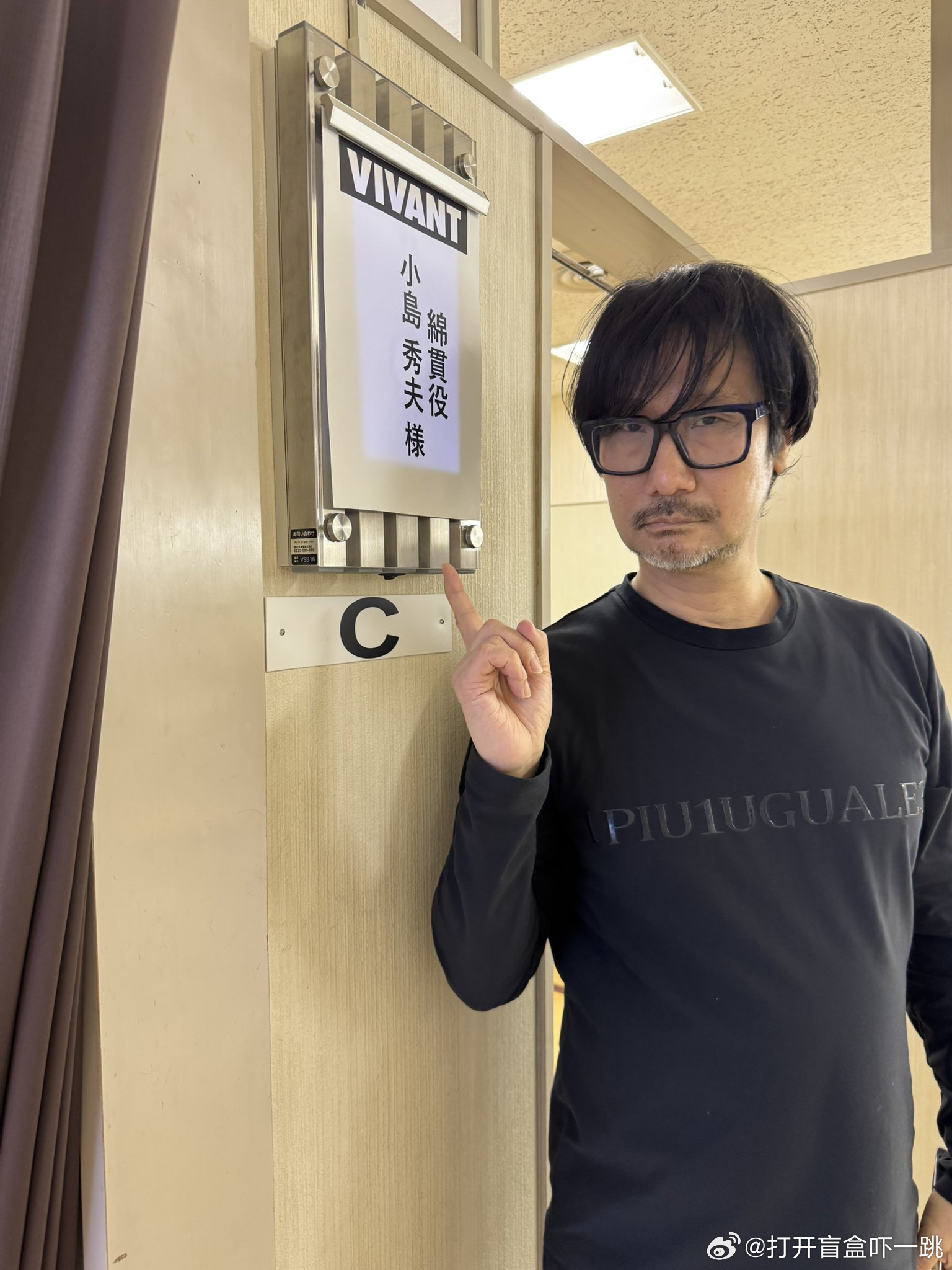 乐了，小岛秀夫跑去客串《VIVANT》第二季，广大网友看完定妆照齐呼反差实在太大