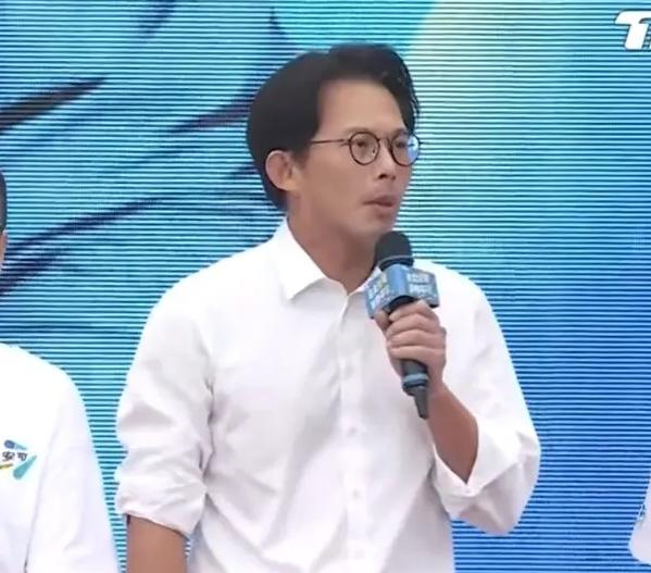 黄国昌确实很有心机啊，虽然是蒋万安竞选总部成立大会上第一个发言的，但其实对蒋万安