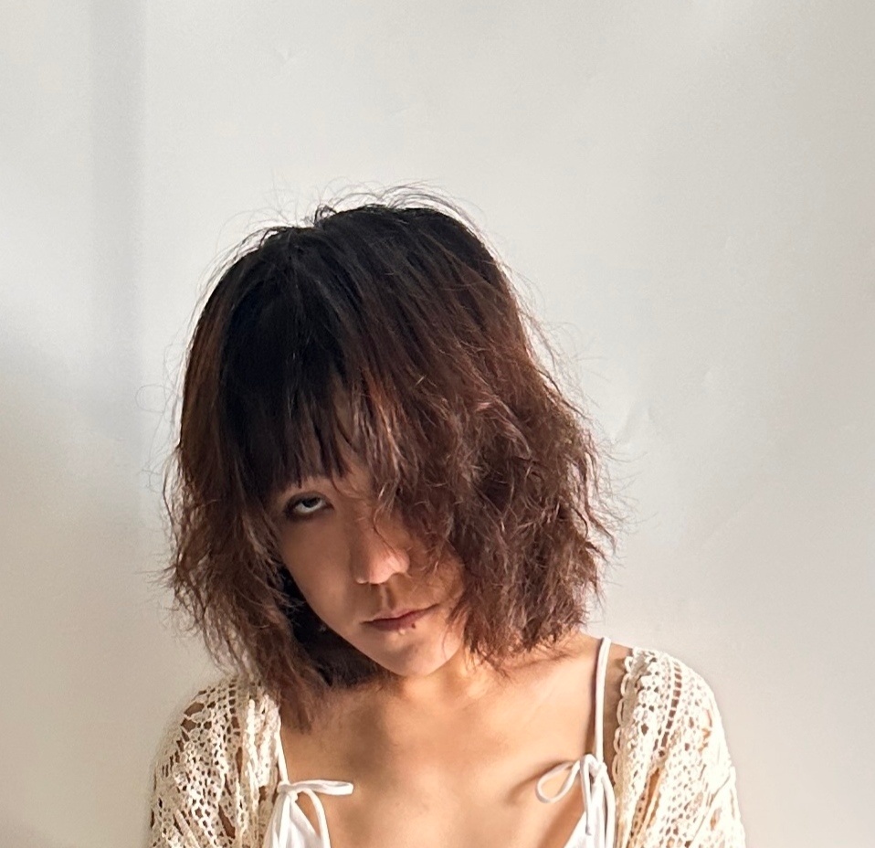 脸太长眼睛不够大，分分钟被人误会在故意翻白眼🙄 